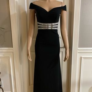 Women’s junior black off- shoulder maxi dress